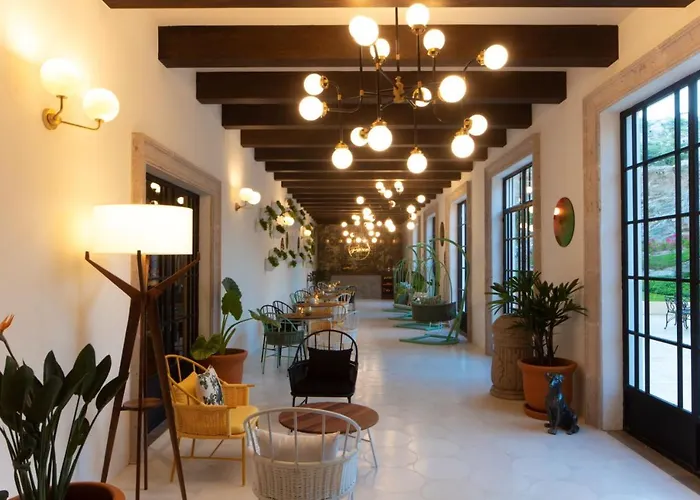 Vista Encantada & Residences Hotel