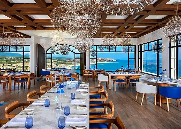 Hotel Vista Encantada & Residences 5*