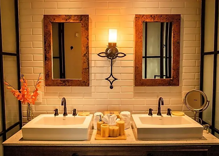 Vista Encantada & Residences Hotel
